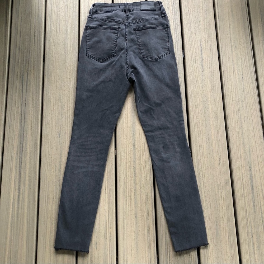 Madewell SUPER STRETCHY Distressed WashedOut Black Curvy High Rise Skinny Sz 26 - Picture 2 of 7